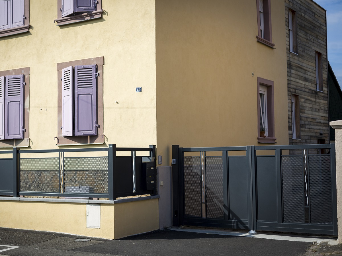 Portail battant > PERFORE